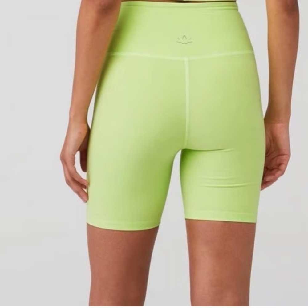 Beyond Yoga High Waisted Crossover Bike Shorts SpaceDye At Your Leisure Medium - Picture 2 of 7